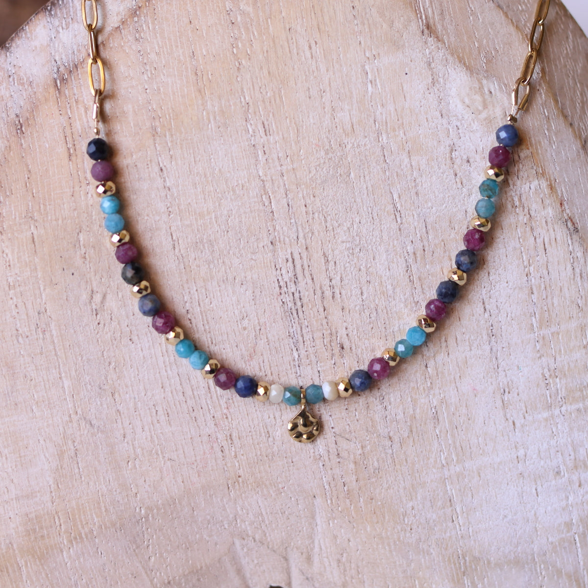 Collana Armonia Zaffiro, Apatite, Rubino ed Ematite