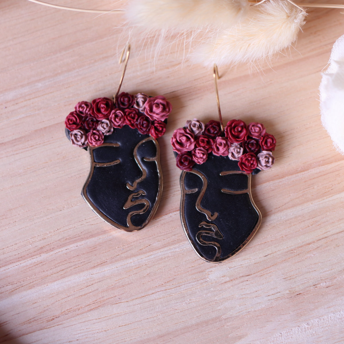 Orecchini Frida Nero Rose Rosse