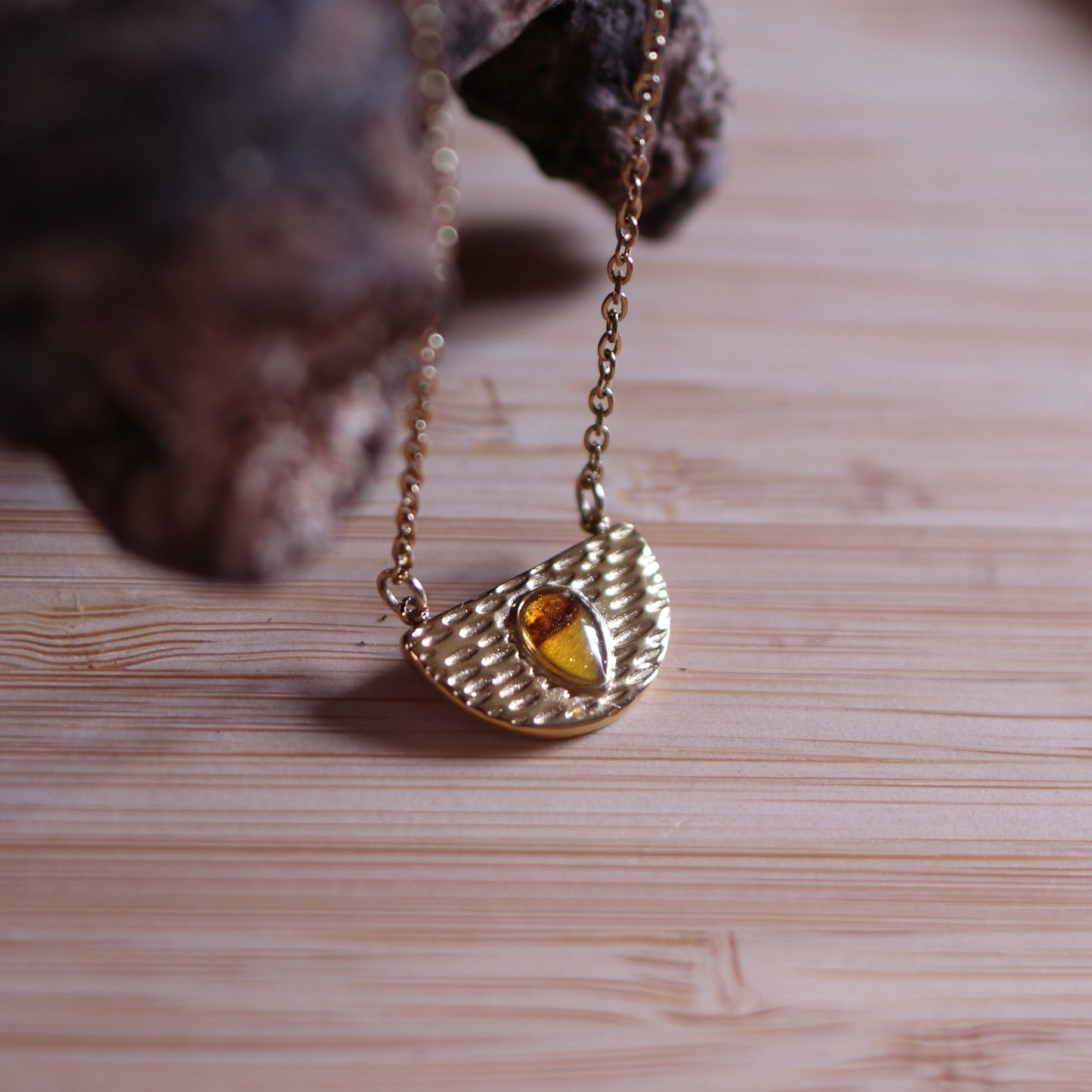 Collana Ambra Mezzaluna